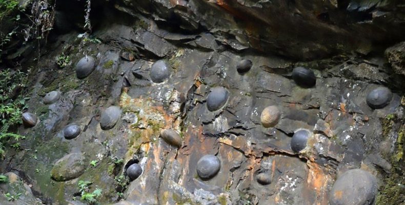 Σπάνιο γεωλογικό φαινόμενο: Ένας βράχος που… γεννάει πέτρες!
